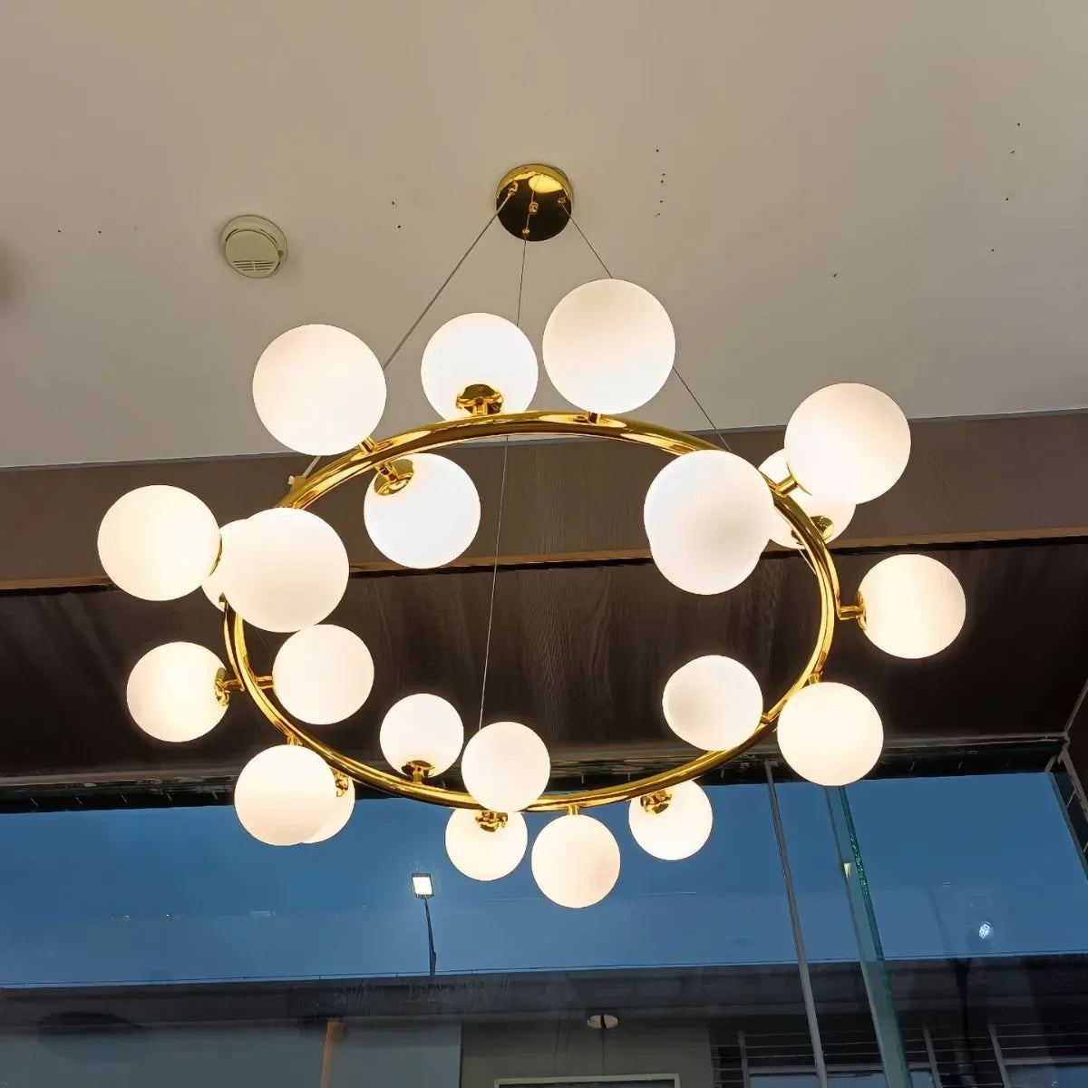 Candelabro Anillo Escandinavo con Lámpara Colgante de Bola de Cristal para Sala de Estar y Comedor