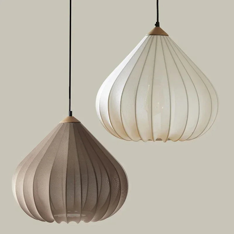 Lámpara colgante de tela minimalista con detalles de madera