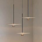 Lámpara colgante de hierro minimalista con detalle de madera