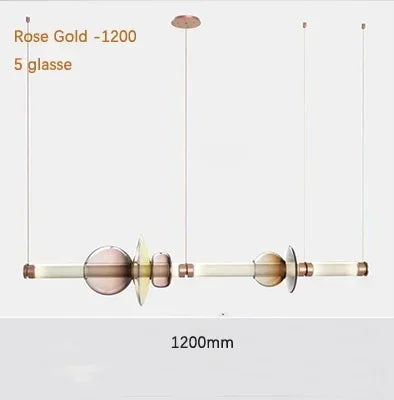 Lámpara colgante de cristal minimalista con detalles de latón