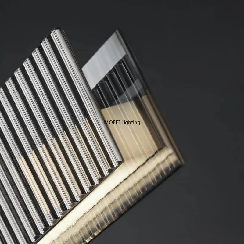 Lámpara colgante lineal minimalista con acabado metálico