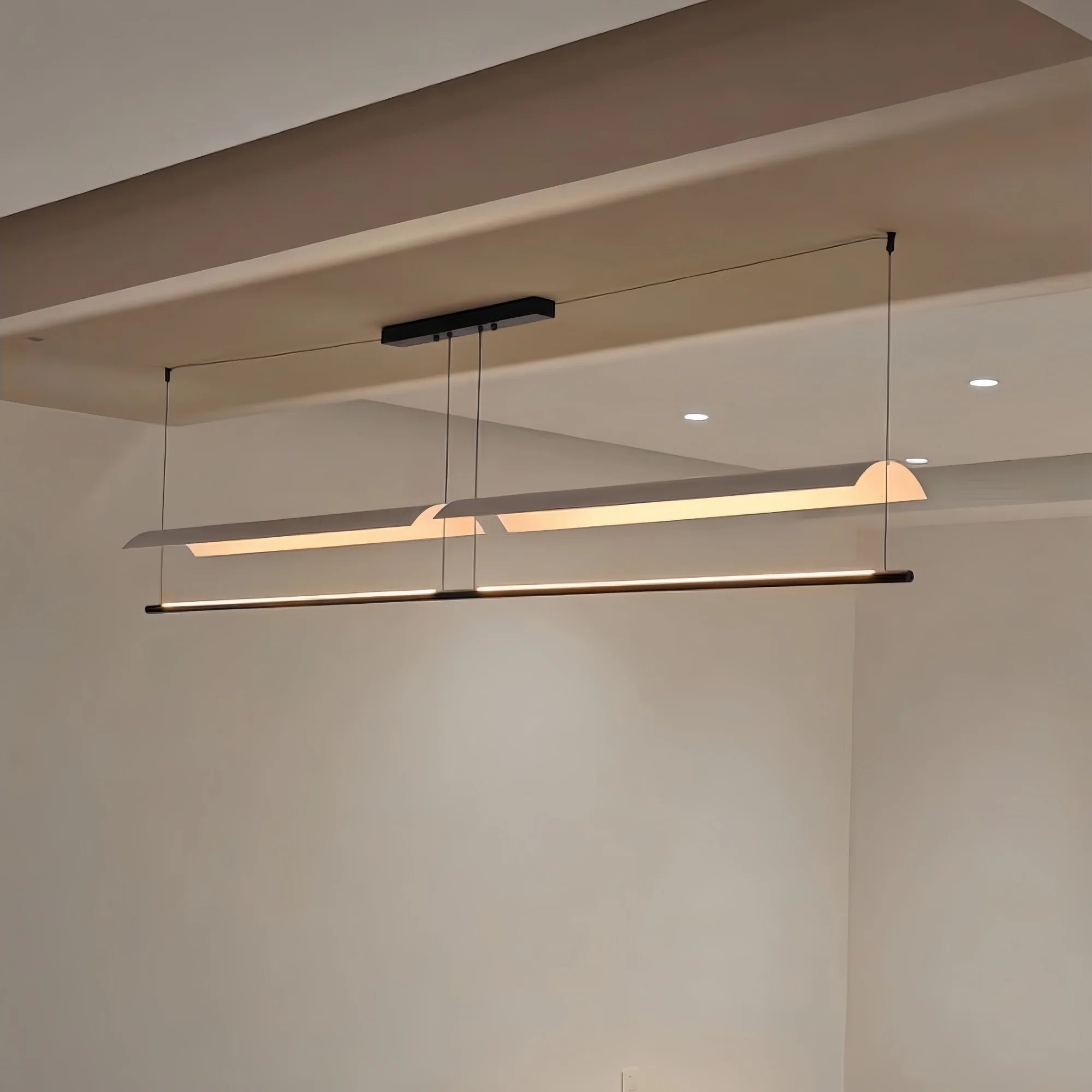 Lámpara colgante acrílica minimalista con estructura de hierro